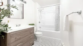 Ultra-Modern Luxe Sleek & Stunning Stay - Bathroom