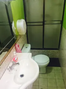Blacky Hostel and Apartments - Bathroom