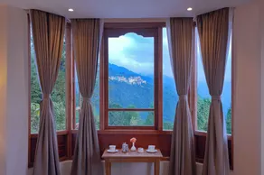 Amani Pelling - Room