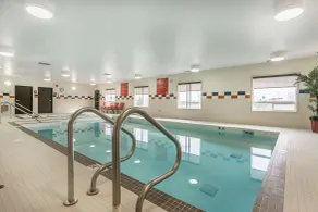 Comfort Inn & Suites Edmonton International Airport - Piscine