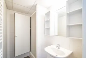 HI HOSTEL CHARLEROI Brussels South Airport - Bathroom