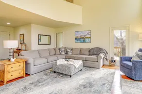 Steps to White River: Mountain View Home w/ Deck! - Interiör