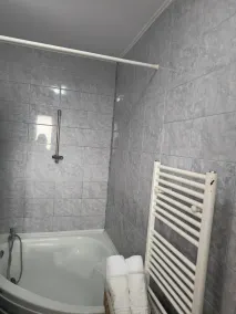 Casa Mais Brașov Guesthouse with Free Parking - Badeværelse