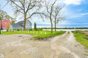 Kayak & Fish: 1 Block to Lakeside Park & Ramp! - Innenbereich