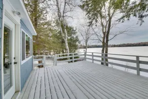 Palmyra Cottage w/ Deck on Whites Pond! - Interiör