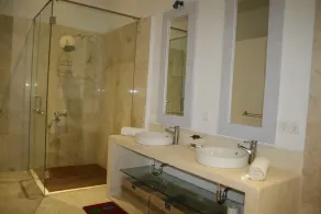Villa Pantai Lovina - Bathroom