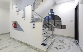 Hotel Nisha Nest - Entrada interior