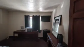 Bob's Woodstock Motel - Room