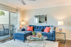 Waterfront Lake Norman Retreat w/ Balcony - Interiör