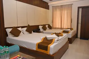 Hotel Silver Land New Digha with Rooftop Pool - Room