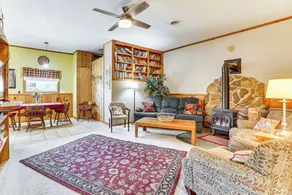 La Crescent Cottage on Minnesota Bluffs w/ View! - Innvendig
