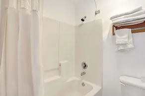 Days Inn by Wyndham Seattle North of Downtown - Salle de bain