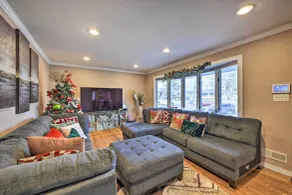 Quiet Commack Cottage w/ Pool, 8 Mi to Beach! - Intérieur