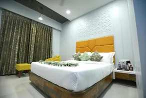 HOTEL THE GRANDLADHUKARA - Room