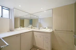 Kings View - Bathroom