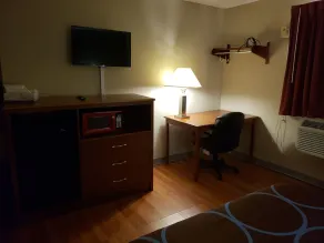 Raceway Inn - Room