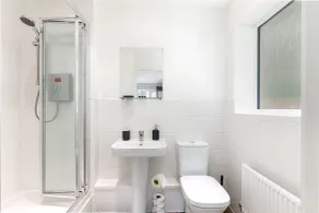 Hertford Serviced Apartments - Bathroom