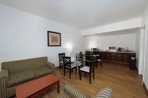 America Inn & Suites - Réception