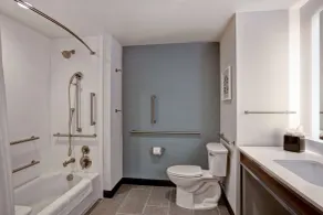 Hilton Garden Inn Summerville - Bathroom