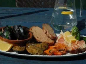 Cathair Gheal - Miscellaneous