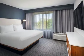 Courtyard by Marriott Kingston - Room