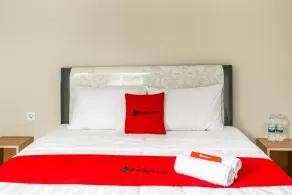 RedDoorz near Puri Indah Lippo Mall 2 - Værelse
