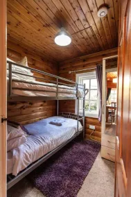 Brenin 3 Bedroom rural wood Lodge - Chambre