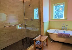 Evermore Guesthouse - Bathroom