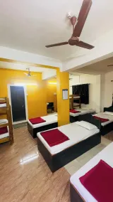Hotel GANANJAYA - Chambre