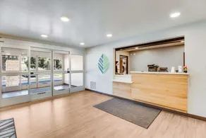 WoodSpring Suites Bakersfield Airport - Hall