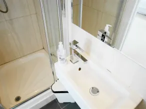 Kew Studios and Rooms - Bathroom
