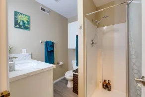 Oregon Jade Lodging- Spacious 2 Bedrooms, Ev Charger, Quite By Stream - Salle de bain
