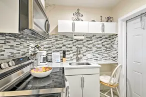 1 Block to Deerfield Beach: Studio w/ Fire Pit! - Innvendig