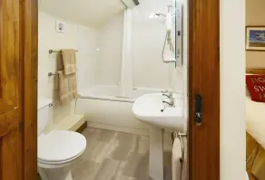 Rawcliffe House Farm Studios, Peaceful North York Moors Retreat - Bathroom