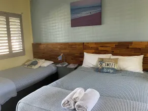 Moore Park Beach Inn - Room