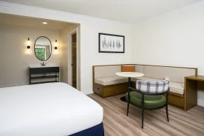 The Woodrose- NEWLY RENOVATED - Zimmer