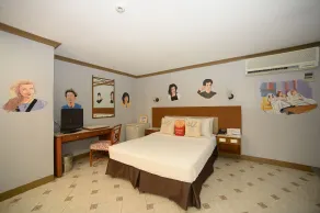 The Golden Pine Hotel - Chambre
