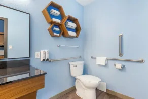 HomeTowne Studios by Red Roof Tampa - Airport - Bad