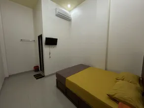 OYO 93414 Wisma Ratu Syariah Near SMP Negeri 2 Watang Pulu - Zimmer