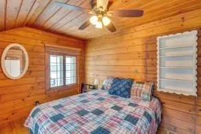 Family friendly Lake Waubesa Home: Boat Swim - Interiør