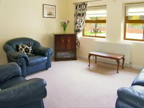 Drummer Cottage - Living area
