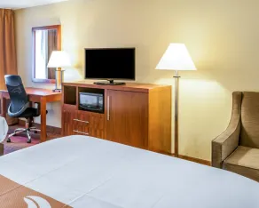 Quality Inn & Suites Albuquerque West - Room