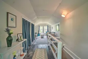 Elegant Charles Town Home: Grill, Walk Dtwn! - Intérieur