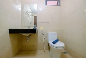 Relaxing 1BR Apartment at L'Avenue Pancoran - Badrum