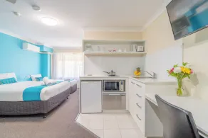 Byron Bayside Central Studio Apartments - Habitación