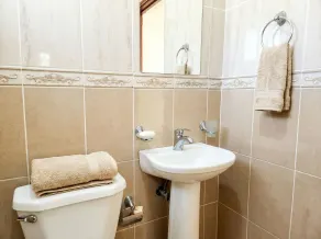2-Bedroom Beach Apartment with Pool Costambar - Bathroom