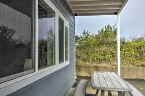 Waterfront Vacation Rental in Ocean Shores - Intérieur