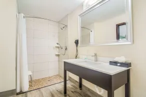 Quality Inn & Suites Lake City - Badezimmer