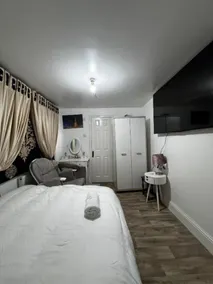 OYO Unique Guestroom - Farnworth, Easy Access to Bolton - Habitación