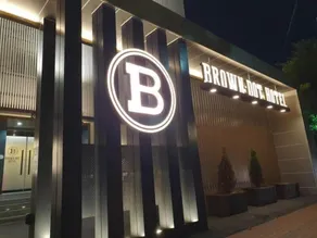 Browndot seongdangmot - Facciata della struttura